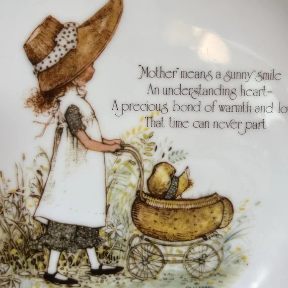 Holly Hobbie Mother’s Day Plate - Picture 4 of 8